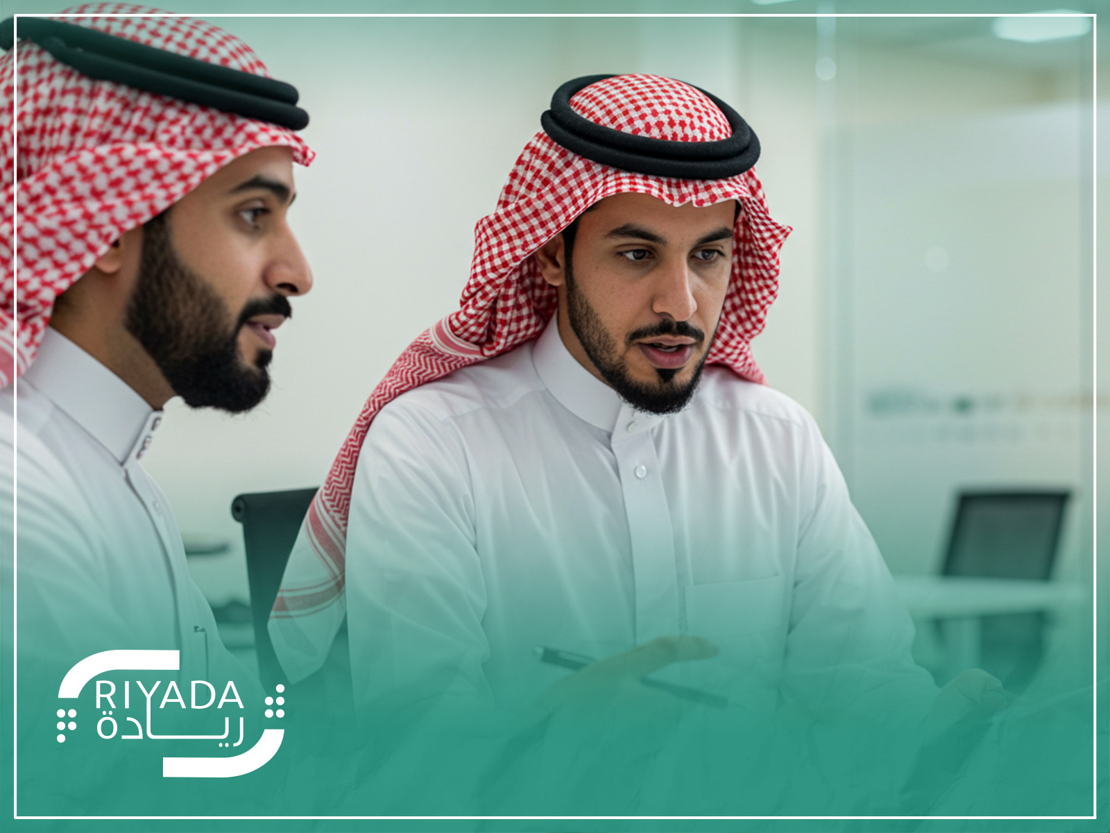 كيف تساعد حلول الموارد البشرية في تحسين الأداء والإنتاجية؟